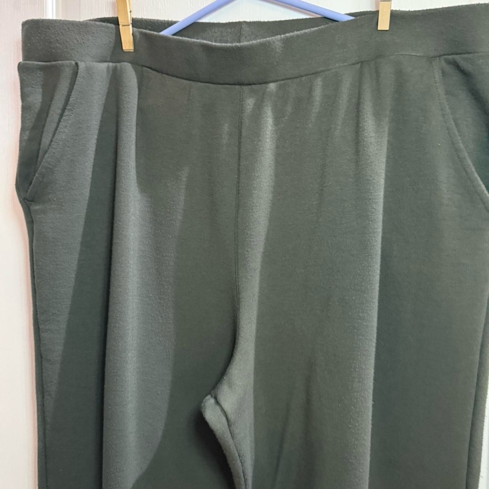 Plus size Olive Green Pants. - Picture 5 of 5